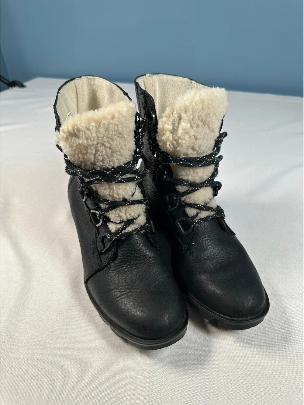 Sorel Phoenix Short Lace Cozy Waterproof Boots Black Leather Shearling Size 7.5